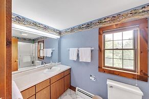 Bear Pass - Mountain View 4 Bedroom Home by RedAwning