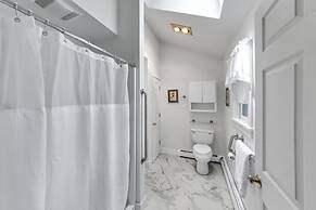 Bear Pass - Mountain View 4 Bedroom Home by RedAwning