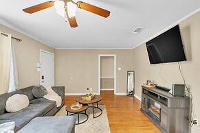 Cozy Family Retreat With Spacious Yard 2 Bedroom Home by RedAwning