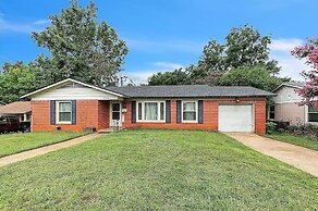 Cozy Family Retreat With Spacious Yard 2 Bedroom Home by RedAwning