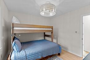 Cottage At Pine Knoll Shores 3 Bedroom Home by RedAwning