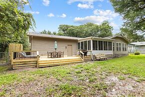 Cottage At Pine Knoll Shores 3 Bedroom Home by RedAwning