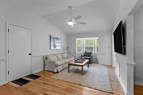 Cottage At Pine Knoll Shores 3 Bedroom Home by RedAwning