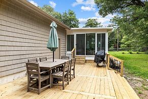Cottage At Pine Knoll Shores 3 Bedroom Home by RedAwning