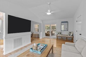 Cottage At Pine Knoll Shores 3 Bedroom Home by RedAwning