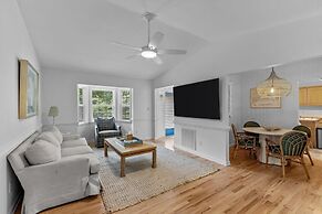 Cottage At Pine Knoll Shores 3 Bedroom Home by RedAwning