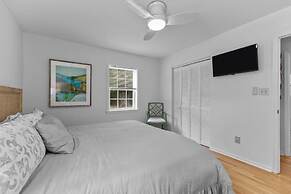 Cottage At Pine Knoll Shores 3 Bedroom Home by RedAwning