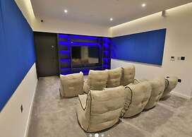 Manchester Terrace Retreat-cinema & Free Parking