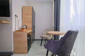 Minimalist Suit Otel
