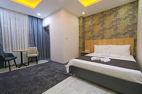 Minimalist Suit Otel