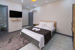Minimalist Suit Otel