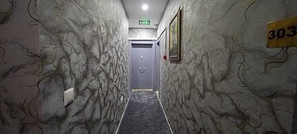 Minimalist Suit Otel