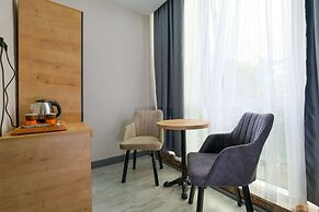 Minimalist Suit Otel