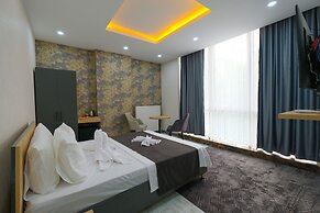 Minimalist Suit Otel