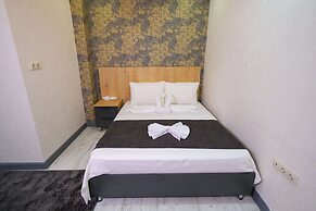 Minimalist Suit Otel