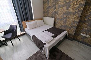 Minimalist Suit Otel