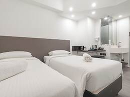 A Hotel Dickson