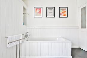 Stunning 2 Bedroom Cardiff Bay House