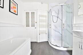 Stunning 2 Bedroom Cardiff Bay House