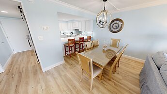 Beach House 404c 2 Bedroom Condo by RedAwning