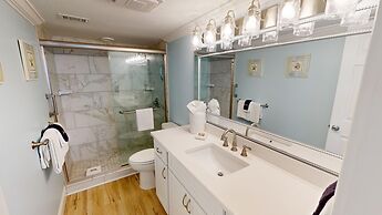 Beach House 404c 2 Bedroom Condo by RedAwning