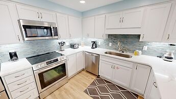 Beach House 404c 2 Bedroom Condo by RedAwning