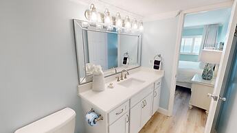 Beach House 404c 2 Bedroom Condo by RedAwning