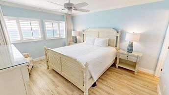 Beach House 404c 2 Bedroom Condo by RedAwning