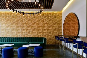 w Lovely 1BR w/ Brilliant Deco in Unicentro