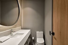 w Lovely 1BR w/ Brilliant Deco in Unicentro