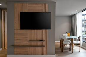 w Lovely 1BR w/ Brilliant Deco in Unicentro