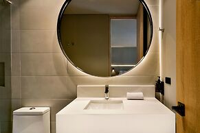 w Cozy 1BR w/ Brilliant Balcony in Unicentro