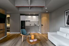 w Cozy 1BR w/ Brilliant Balcony in Unicentro