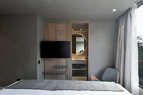 w Cozy 1BR w/ Brilliant Balcony in Unicentro