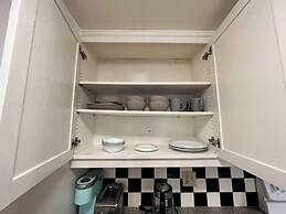 Sweet 2 BR Walk to all