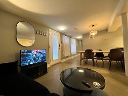 Sweet 2 BR Walk to all