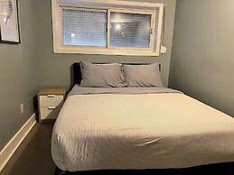 Sweet 2 BR Walk to all