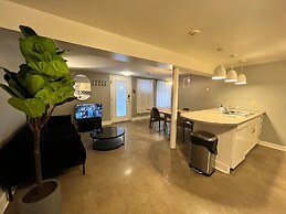 Sweet 2 BR Walk to all