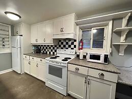 Sweet 2 BR Walk to all