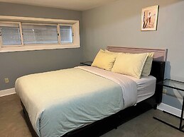 Sweet 2 BR Walk to all