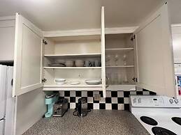 Sweet 2 BR Walk to all