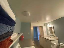 Sweet 2 BR Walk to all