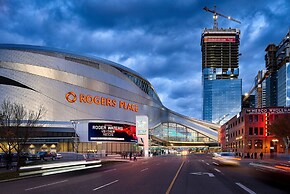 Sweet 2 BR Walk to all