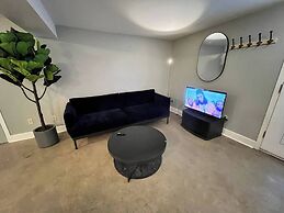 Sweet 2 BR Walk to all