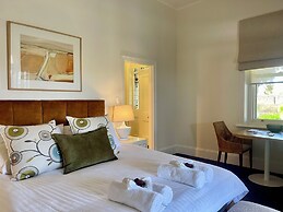 Pirathon Country Estate