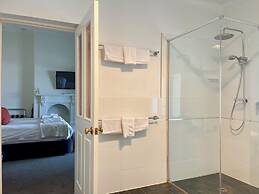 Pirathon Country Estate