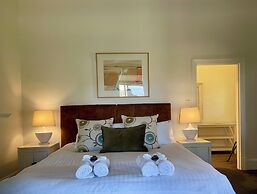 Pirathon Country Estate