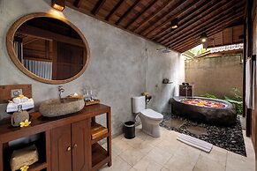 Santris Villa by Pramana Villas