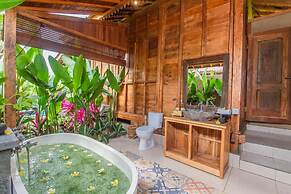 Santris Villa by Pramana Villas