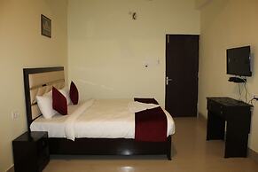 Hotel Vibrant Lawn And Banquet